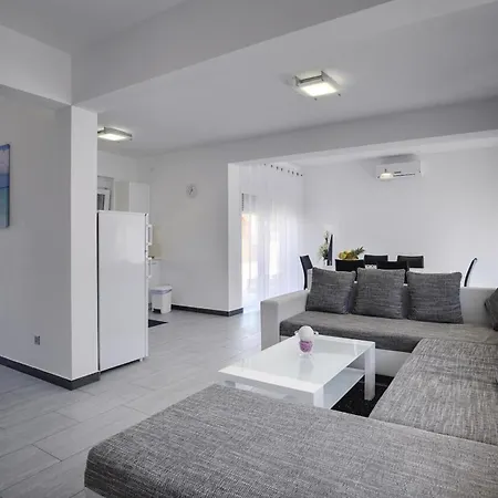 Lara 2 Hébergement de vacances Ližnjan