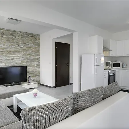 Lara 2 Prázdninový dům