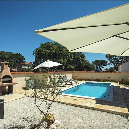 Holiday home Lara 2 *
