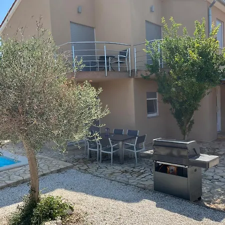 Holiday home Lara 2 *