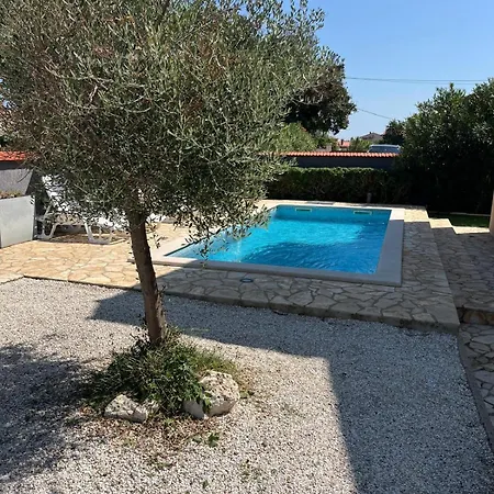 Lara 2 Holiday home Liznjan