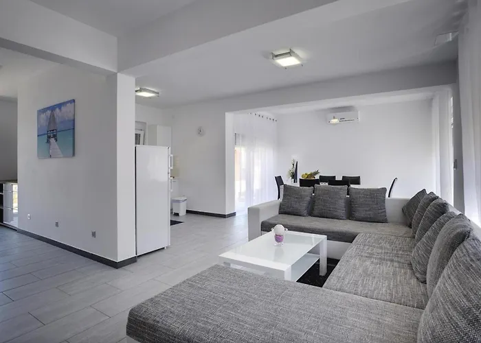 Lara 2 Vakantiehuis Ližnjan